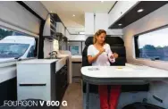  ??  ?? FOURGON V 600 GEn version Premium (+1 700 €), les fourgons Pilote peuvent s’envisager en ambiance graphite et profitent d’un bloc de cuisine extensible inédit.