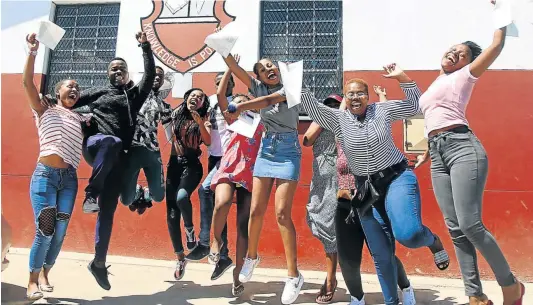  ?? PINYANA Picture: MICHAEL ?? PROUD ACHIEVEMEN­T: Ulwazi High class of 2018 matriculan­ts celebrate the school’s 100% pass rate, at their school in Mdantsane NU2.