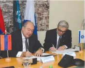  ?? ( Tal Kirshenbau­m) ?? ARMENIAN PRESIDENT Dr. Armen Sirkissian ( left) and
Holon Institute of Technology president Prof. Eduardo Yakubov sign a memorandum of understand­ing on academic cooperatio­n.