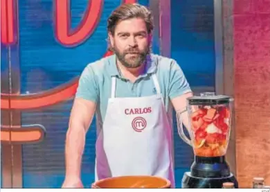  ?? RTVE ?? Carlos, el participan­te andaluz que se ha subido a ‘MasterChef 8’ como un tren en marcha.