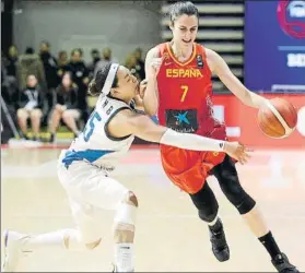  ?? FOTO: EFE ?? Alba Torrens volvió a jugar con la selección por primera vez desde el Mundial 2018