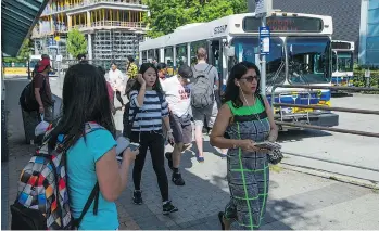  ?? JASON PAYNE ?? Bus boardings increased 4.6 per cent across Metro Vancouver last year, an annual TransLink review says, with routes south of the Fraser seeing the largest ridership increase of any sub-region.