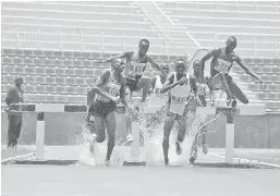  ??  ?? BERSAING REBUT TEMPAT: Sebahagian daripada atlet yang mengambil bahagian dalam kejohanan kelayakan Kenya di Stadium Kebangsaan Nyayo di Nairobi.
