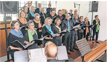  ?? FOTO: STOFFEL ?? Die Singing Voices aus Rhede erhielten nach ihrem Auftritt in der evangelisc­hen Kirche Dingden reichlich Beifall.