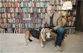  ?? GERRY KAHRMANN/ PNG FILES ?? George Fetherling, shown with his basset hound, Arabella, in his Vancouver apartment, details his observatio­ns of the ferment of Toronto’s transformi­ng publishing industry in the 1960s.