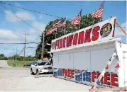  ?? [PHOTO BY IAN MAULE, TULSA WORLD] ?? Johnny Mize Sr.’s fireworks stand in west Tulsa is the scene of a fireworks theft Tuesday that resulted in the death of a suspect.