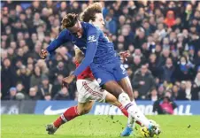  ?? — AFP photo ?? Arsenal’s David Luiz (back) fouls Chelsea’s Tammy Abraham to concede a penalty and earn a red card.