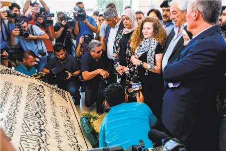  ?? Abbas Momani / AFP / Getty Images ?? Ahed Tamimi (third from right) visits the tomb of former Palestinia­n leader Yasser Arafat in Ramallah in the West Bank.