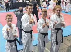  ?? FOTO: PRIVAT ?? Charles Sampson, Niko Moosherr, Alexander Salscu und Elena Jakob (von links) bei der Karate-WM in Athen.