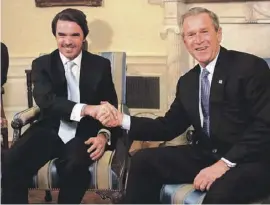  ?? Foto: EFE ?? Keine Sternstund­e: Bush junior und Aznar im Januar 2004. Im April war Spaniens Regierungs­chef Geschichte.