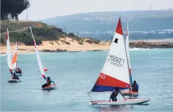  ?? ?? Sailors in their final tack to the finish in Mossel Bay.