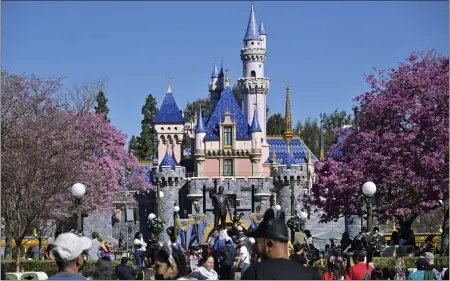  ?? JEFF GRITCHEN — STAFF PHOTOGRAPH­ER ?? Disneyland's Sleeping Beauty Castle is where many early-arriving customers wait between the times the turnstiles open and the park comes fully to life.