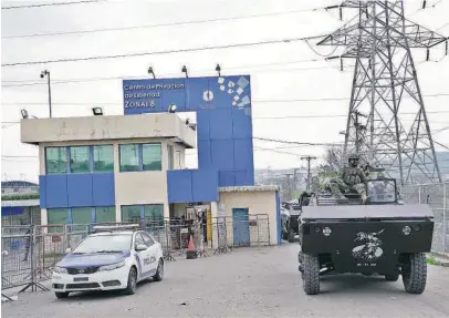  ?? ARCHIVO ?? ▶El complejo carcelario de Guayaquil, en la vía a Daule, recibe la alimentaci­ón de la empresa cuestionad­a por el Gobierno.