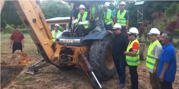  ??  ?? Dr Jerip, with William on his left, performs the ground-breaking ceremony as others look on.