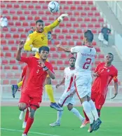  ?? (Muscat Daily) ?? Action from the match between Dhofar and Muscat