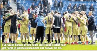  ??  ?? FCE-Coach Hannes Drews nahm seine Truppe sofort nach der Partie in Bielefeld zusammen und schwor sie ein.