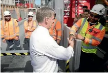  ?? PHOTO: CHRIS MCKEEN/STUFF ?? All Samoans are voting for Bill English according to a constructi­on worker he met on his walk-run of Auckland yesterday.