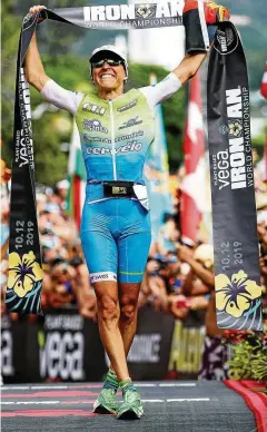  ?? FOTOS (): GARCIA/DPA/IMAGO ?? Historisch: Jan Frodeno (links) und Anne Haug haben bei der Ironman-WM auf Hawaii für den ersten deutschen Doppelsieg gesorgt.