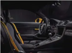  ??  ?? El 718 Cayman GT4 de Porsche tiene gran eficiencia dinámica. Si quieres probarlo, la marca recomienda que hagas una cita en tu Porsche Center más cercano.