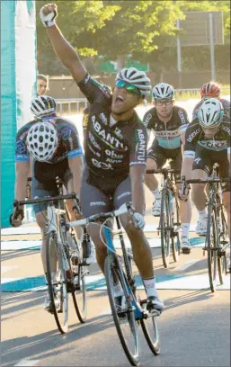  ?? PICTURE: GALLO IMAGES ?? Nolan Hoffman crosses the finish line for his second consecutiv­e Cape Town Cycle Tour title as first timer Mark Cavendish looks on.