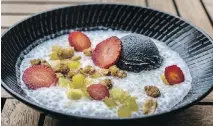  ??  ?? Tapioca pearls, coconut milk, fresh fruits and caramelize­d peanuts are served with a scoop of black sesame ice cream.