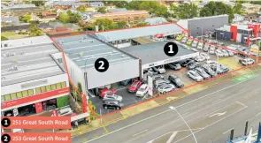  ?? ?? The neighbouri­ng freehold properties at 251 and 253 Great South Rd, Greenlane.
