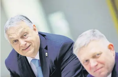  ?? Johanna Geron / Reuters ?? Els primers ministres d’Hongria, Viktor Orbán, i Eslovàquia, Robert Fico, a Brussel·les