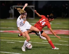  ?? MEDIANEWS GROUP PHOTO ?? Haverford’s Brooke Snopkowski, left, here defending against Upper Dublin in the District 1playoffs last season, helped the Fords keep six shutouts this season.