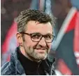  ?? Foto: dpa ?? Tritt heute Abend mit dem 1. FC Nürn berg gegen Regensburg an: Club Trainer Michael Köllner.