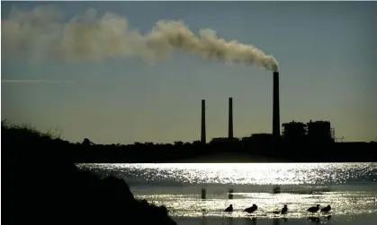  ?? ?? A licence granted last year exempts the operators of the Vales Point plant, recently sold to Sev.en Global Investment­s, from nitrogen oxide pollution standards. Photograph: Fairfax Media/Getty Images