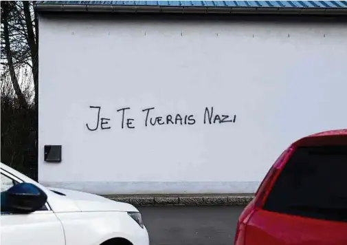  ?? Foto: Gerry Huberty ?? An einer Wand in der Rue de Bouillon war eine klare Drohung zu lesen.