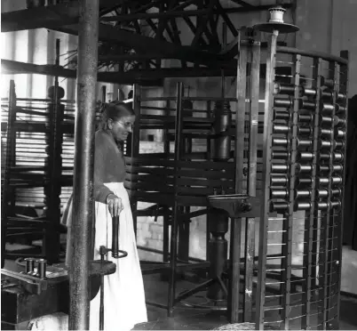  ??  ?? Silk bobbins in the looms used for making tapestries at a factory in Braintree, 1926