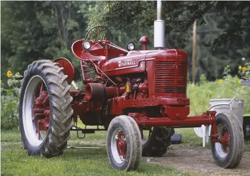  ??  ?? when the 1940s began, internatio­nal harvester’s farmall was the most popular tractor brand in America.