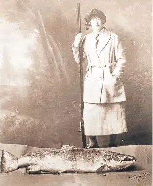  ??  ?? Georgina Ballantine with her 64lb salmon caught in 1922.