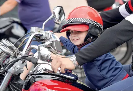  ?? ?? NO DIA Nacional do Motociclis­ta, até os mais pequenos desfrutara­m da aventura e alegria que um passeio numa viatura de duas rodas pode proporcion­ar.