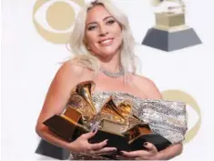  ??  ?? H Lady Gaga απέσπασε συνολικά τρία βραβεία.