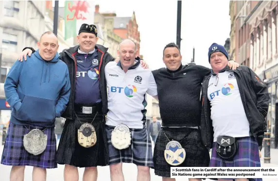  ?? Rob Browne ?? > Scotttish fans in Cardiff after the announceme­nt that the Six Nations game against Wales was postponed