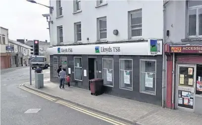  ?? GOOGLE ?? Lloyds Bank Mountain Ash branch, on Commercial Street