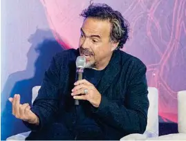  ??  ?? EL CINEASTA. Gonázlez Iñárritu durante la presentaci­ón, ayer, de su obra.