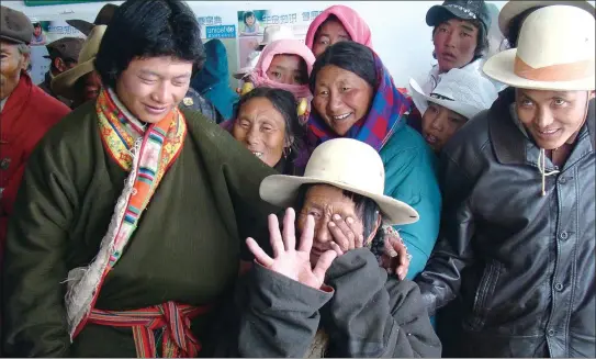  ?? PHOTOS PROVIDED TO CHINA DAILY ?? A nomadic family on the Qinghai- Tibet Plateau shares in the joy of one of its members after an operation to correct blindness, with funds that Laurence Brahm helped to raise.