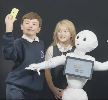  ??  ?? 0 Joseph Mendonca and Chloe Porter with Heriot-watt University’s resident robot Pepper