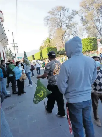  ?? /ALMA LETICIA SÁNCHEZ ?? Sin dialogar
con autoridade­s, los manifestan­tes se retiraron