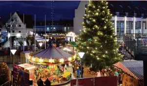  ?? Foto: Marcus Merk ?? Ein ganz spezieller Weihnachts­markt: Das Gersthofer „Wintermärc­hen“am Rathauspla­tz läuft noch bis zum Samstag, 30. Dezember.