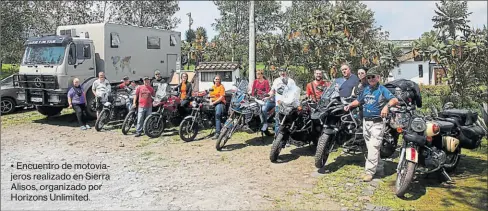  ??  ?? • Encuentro de motoviajer­os realizado en Sierra Alisos, organizado por Horizons Unlimited.