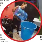  ??  ?? BARISAN kedai di pusat beli-belah yang tiada bekalan elektrik dan air. Gambar kecil, Nur Zulaika mengisi air ke dalam bekas untuk kegunaan operasi salunnya.