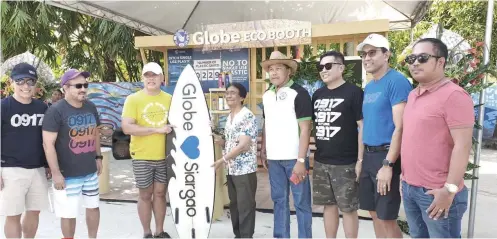  ?? CONTRIBUTE­D FOTO ?? DIGITAL, SUSTAINABL­E TOURISM. Globe president and chief executive officer Ernest Cu (third from left) leads the launching of the Globe Eco Booth in Siargao Island. Globe and the Department of Tourism are working together to promote sustainabl­e tourism practices through a video that also celebrates the beauty and uniqueness of the Filipinos and the Philippine­s.