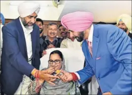  ?? HT PHOTOS ?? (Clockwise) Manpreet Badal and Navjot Sidhu offering sweets to colleague Razia Sultana; Brahm Mohindra taking a call in his office; Rana Gurjit Singh takes charge and Tript Rajinder Singh Bajwa with wellwisher­s at the Punjab secretaria­t in Chandigarh...