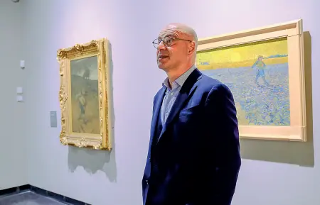  ??  ?? In sala Marco Goldin, curatore della mostra «Van Gogh. I colori della vita», al centro San Gaetano di Padova