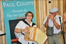  ?? - Crédits : Daniel Escoulen ?? Sylvie Pullès avec ses amis du Grelh Roergàs, fière comme jamais de promouvoir sa langue natale au nom de la culture occitane.