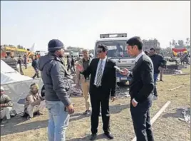  ?? HT PHOTO ?? ■ District officials reviewing the arrangemen­ts at the venue for the launch of Swachh Shakti-2019 programme in Kurukshetr­a on Sunday.